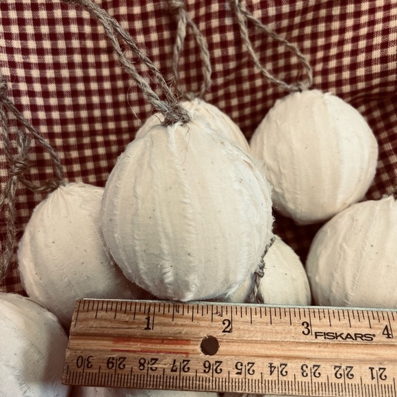 10 Primitive SNOWBALL RAG BALLS Christmas Ornaments farmhouse handmade decor - Picture 6 of 12